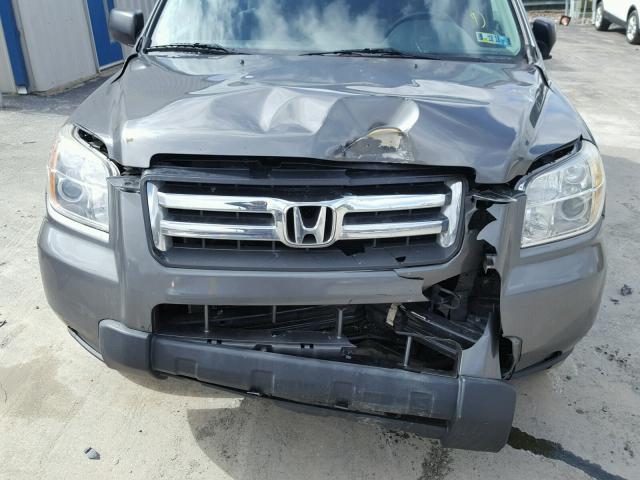 5FNYF18107B032785 - 2007 HONDA PILOT LX GRAY photo 9