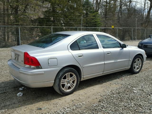 YV1RS592062541706 - 2006 VOLVO S60 2.5T SILVER photo 4