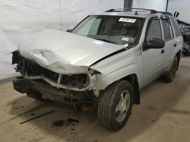 1GNDT13S372183332 - 2007 CHEVROLET TRAILBLAZE SILVER photo 2