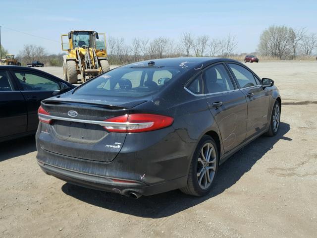 3FA6P0LU3HR223963 - 2017 FORD FUSION SE BLACK photo 4