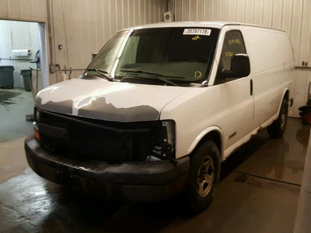 1GCFH25T731143558 - 2003 CHEVROLET EXPRESS G2 WHITE photo 2