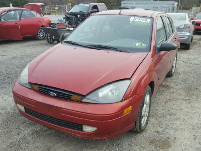 3FAFP37323R121095 - 2003 FORD FOCUS ZX5 RED photo 2