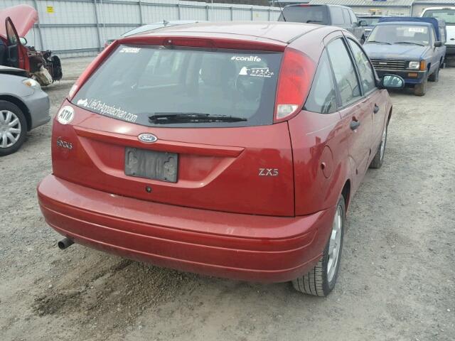 3FAFP37323R121095 - 2003 FORD FOCUS ZX5 RED photo 4