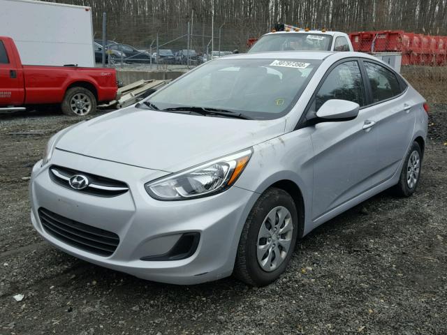 KMHCT4AE5GU029675 - 2016 HYUNDAI ACCENT SE SILVER photo 2