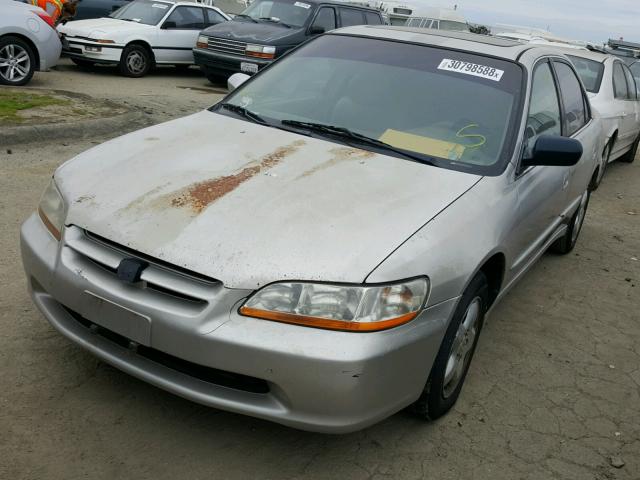 1HGCG1657XA016008 - 1999 HONDA ACCORD EX CREAM photo 2