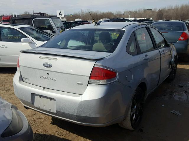 1FAHP35N58W119620 - 2008 FORD FOCUS SE SILVER photo 4