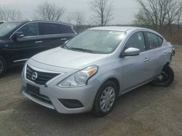 3N1CN7AP3HK423570 - 2017 NISSAN VERSA S SILVER photo 2