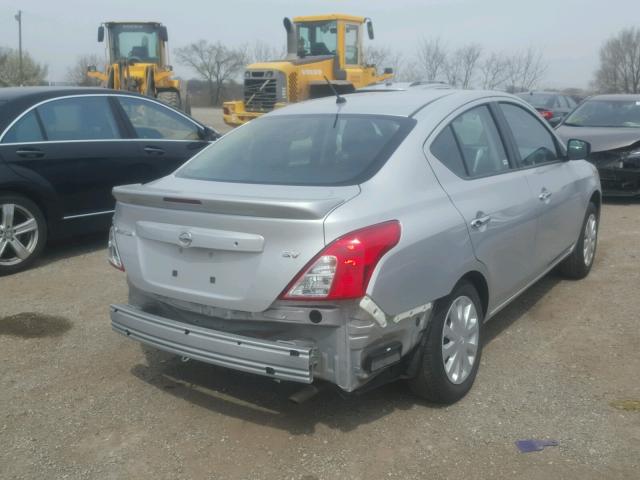 3N1CN7AP3HK423570 - 2017 NISSAN VERSA S SILVER photo 4