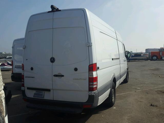 WD3PE8DC4F5957837 - 2015 MERCEDES-BENZ SPRINTER 2 WHITE photo 4