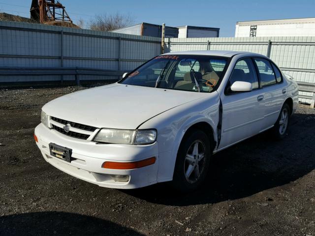 JN1CA21D8WM931373 - 1998 NISSAN MAXIMA GLE WHITE photo 2