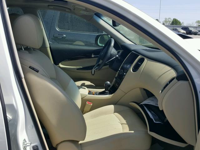 JN1BJ0RPXHM384298 - 2017 INFINITI QX50 WHITE photo 5