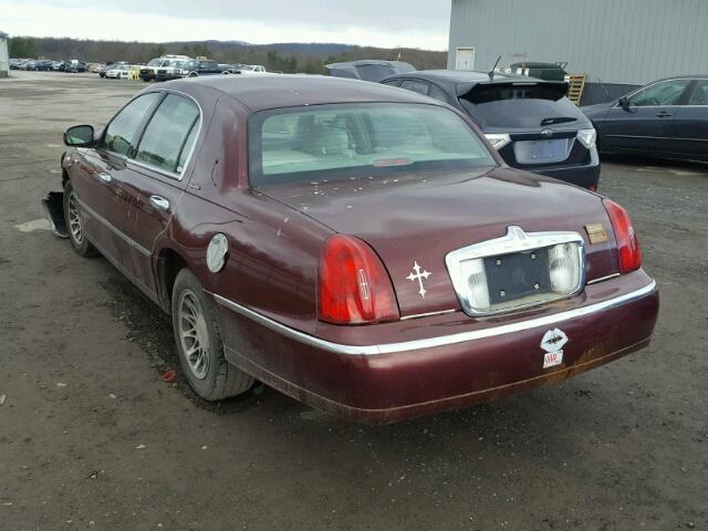 1LNHM82W81Y690747 - 2001 LINCOLN TOWN CAR S MAROON photo 3