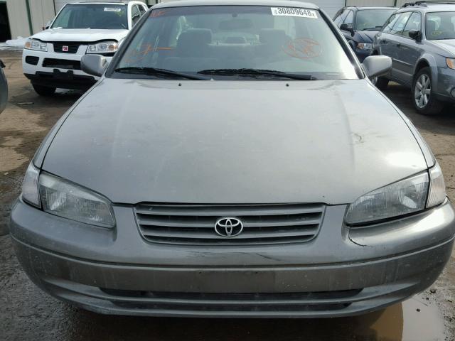 4T1BG22K8WU217484 - 1998 TOYOTA CAMRY CE GOLD photo 9