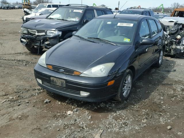 3FAFP37384R100527 - 2004 FORD FOCUS ZX5 BLACK photo 2