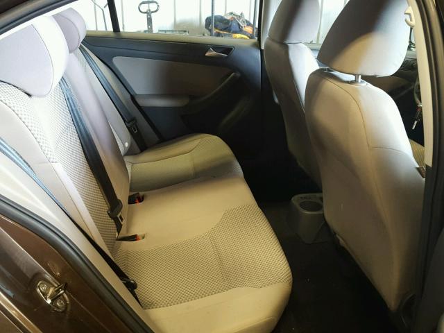 3VW2K7AJ3DM217545 - 2013 VOLKSWAGEN JETTA BASE 棕色 照片 6