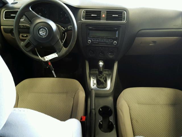 3VW2K7AJ3DM217545 - 2013 VOLKSWAGEN JETTA BASE 棕色 照片 9