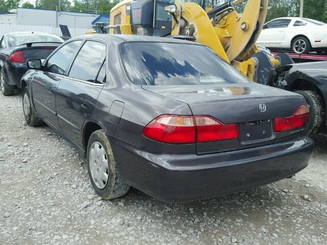 1HGCG5642WA045140 - 1998 HONDA ACCORD LX GRAY photo 3