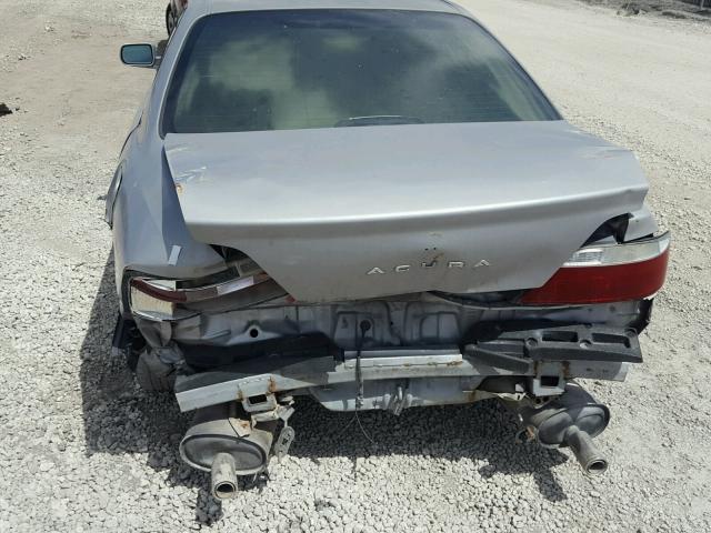 19UUA56652A008178 - 2002 ACURA 3.2TL SILVER photo 9