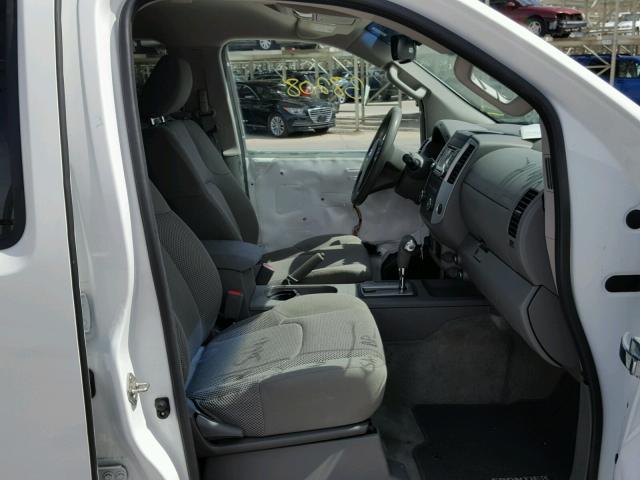 1N6AD0EV7GN781915 - 2016 NISSAN FRONTIER S WHITE photo 5