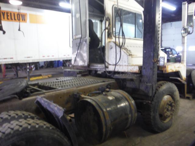 300440 - 2000 OTTAWA YARD TRACTOR FORKLIFT UNKNOWN - NOT OK FOR INV. photo 3