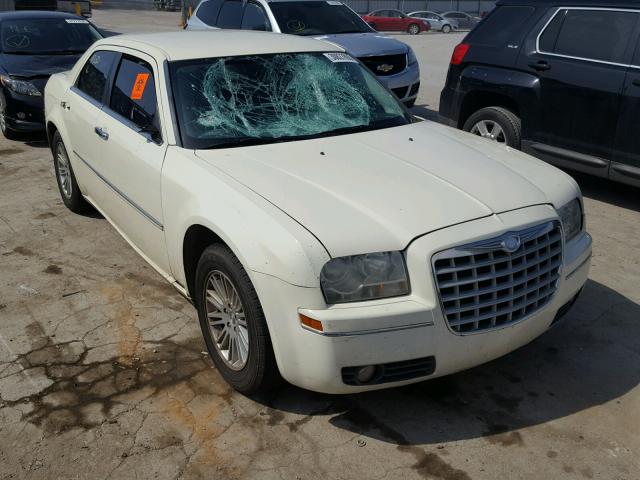 2C3CA5CV5AH167468 - 2010 CHRYSLER 300 TOURIN WHITE photo 1