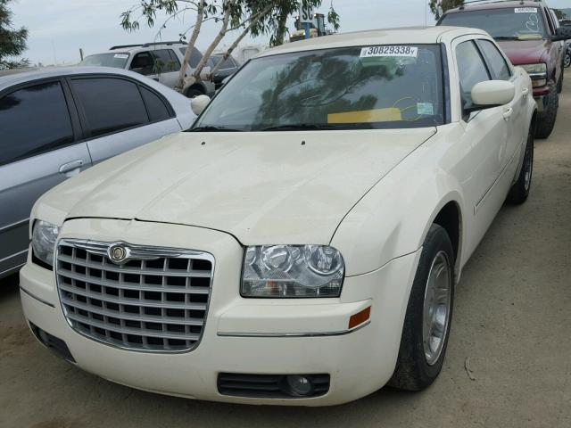 2C3KA53G96H139158 - 2006 CHRYSLER 300 TOURIN CREAM photo 2