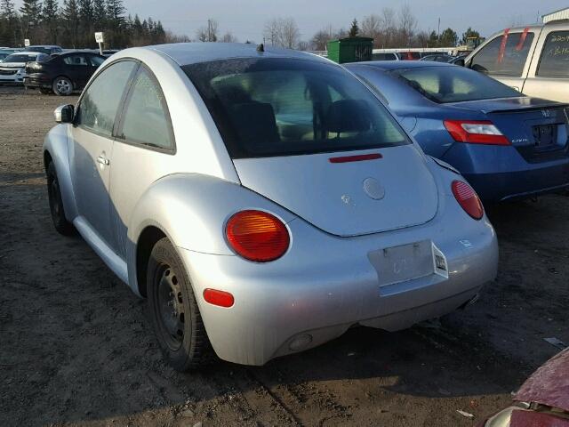 3VWCR21C74M413508 - 2004 VOLKSWAGEN NEW BEETLE 银色 照片 3