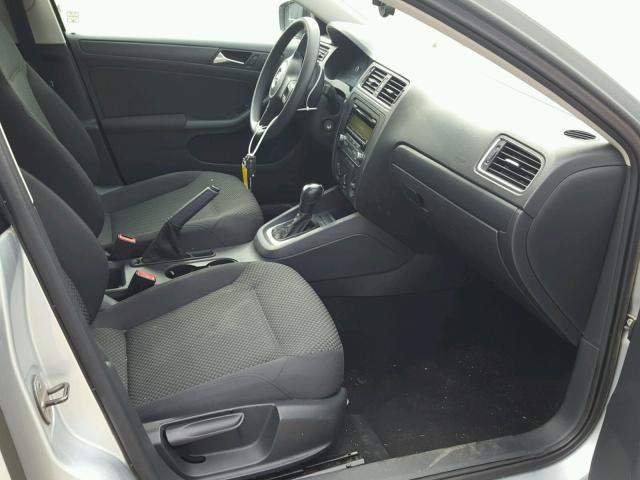 3VW2K7AJ9BM113221 - 2011 VOLKSWAGEN JETTA BASE 银色 照片 5