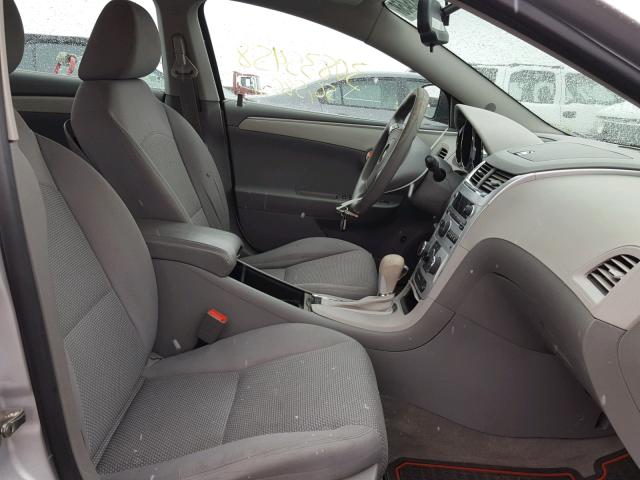 1G1ZB5E10BF231635 - 2011 CHEVROLET MALIBU LS 银色 照片 5