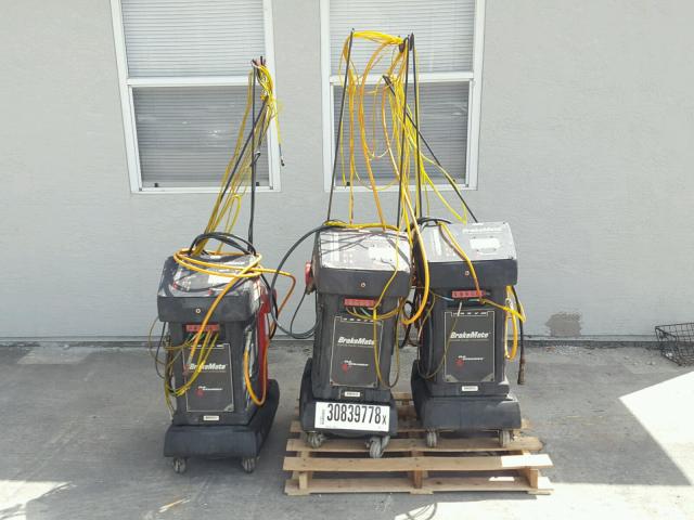 BM00074 - 2000 1999 FLUID TRAN RED photo 1