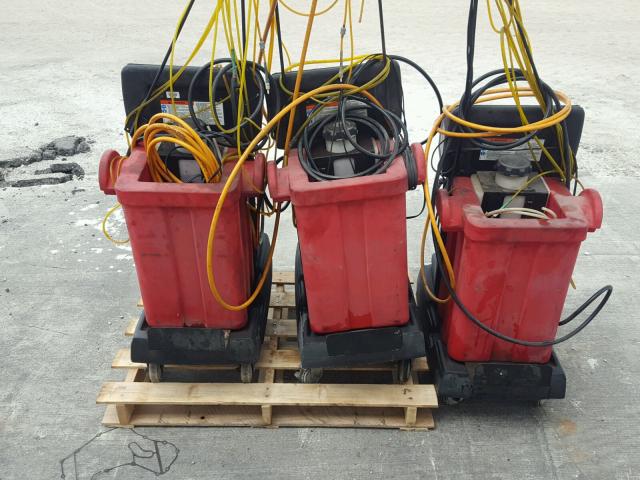 BM00074 - 2000 1999 FLUID TRAN RED photo 3