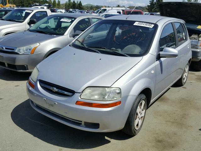 KL1TD66656B634070 - 2006 CHEVROLET AVEO BASE SILVER photo 2