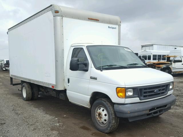 1FDXE45P05HA90168 - 2005 FORD E450 SUPER WHITE photo 1