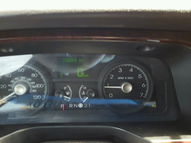 1LNHM81W67Y636552 - 2007 LINCOLN TOWN CAR S GREEN photo 8