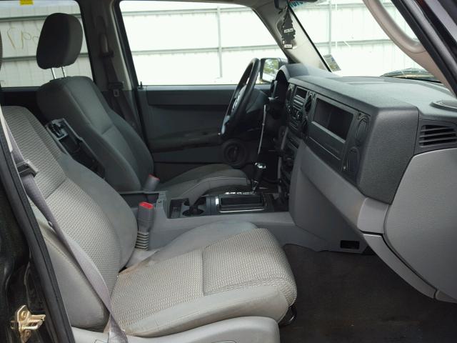 1J8HH48K26C367345 - 2006 JEEP COMMANDER BLACK photo 5