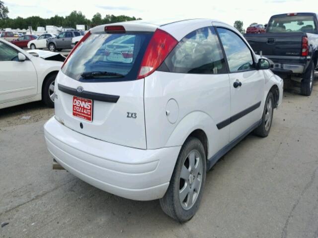 3FAFP31331R152054 - 2001 FORD FOCUS ZX3 WHITE photo 4