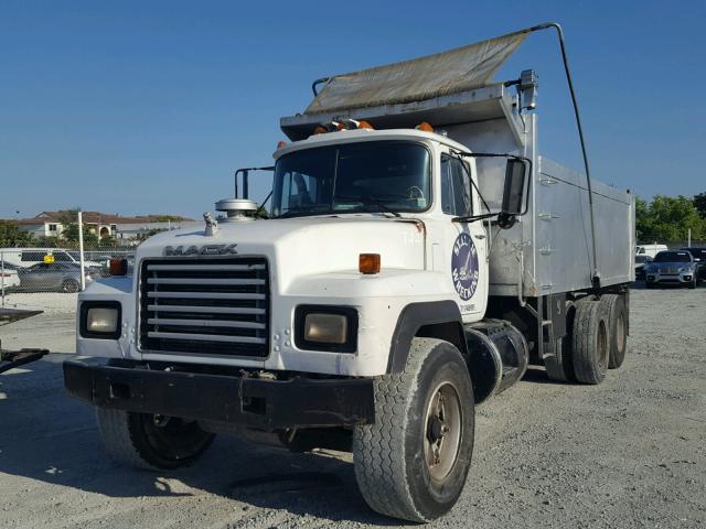 1M2P296C3PM013483 - 1993 MACK 600 RD600 WHITE photo 2