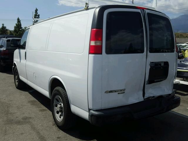 1GCSGAFX7B1174093 - 2011 CHEVROLET EXPRESS G1 WHITE photo 3