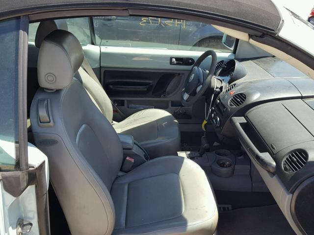 3VWBM31Y45M369383 - 2005 VOLKSWAGEN NEW BEETLE 蓝色 照片 5