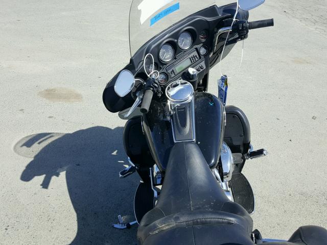 1HD1FCW306Y652549 - 2006 HARLEY-DAVIDSON FLHTCUI 黑色 照片 6