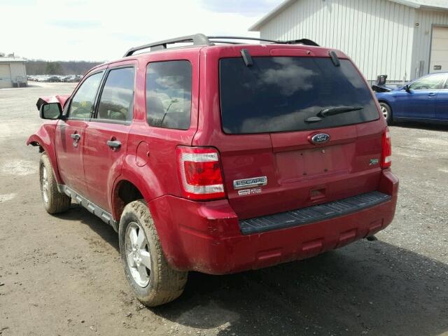 1FMCU9DGXBKA85817 - 2011 FORD ESCAPE XLT RED photo 3