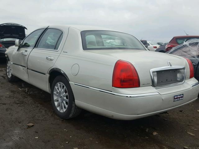 1LNHM81V97Y627643 - 2007 LINCOLN TOWN CAR S WHITE photo 3