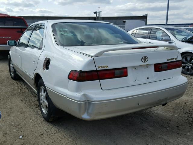 JT2BG22K6X0348001 - 1999 TOYOTA CAMRY LE WHITE photo 3