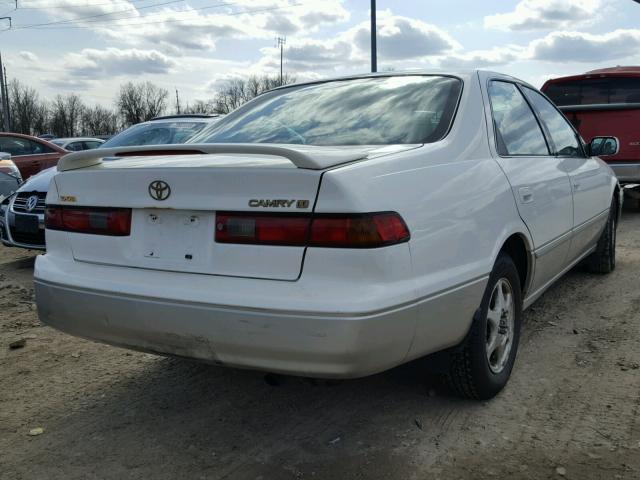 JT2BG22K6X0348001 - 1999 TOYOTA CAMRY LE WHITE photo 4