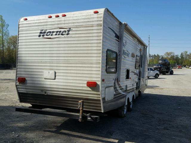 4YDT27B28A7200449 - 2010 KEY HORNET Blanc photo 4