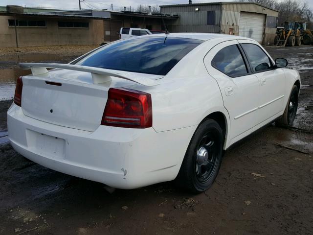 2B3LA43H58H134594 - 2008 DODGE CHARGER WHITE photo 4