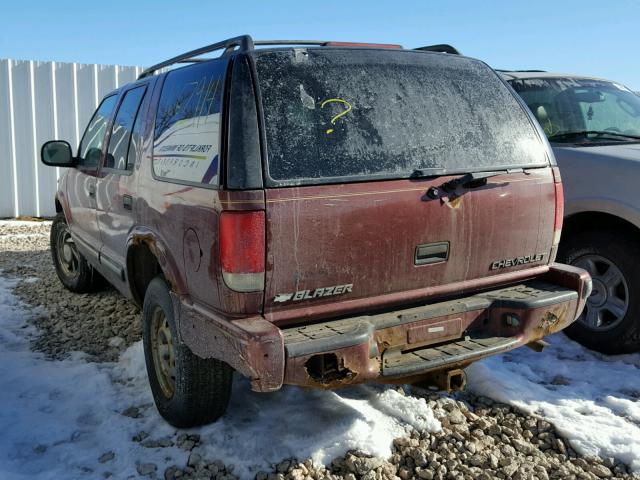 1GNDT13W5W2107080 - 1998 CHEVROLET BLAZER MAROON photo 3