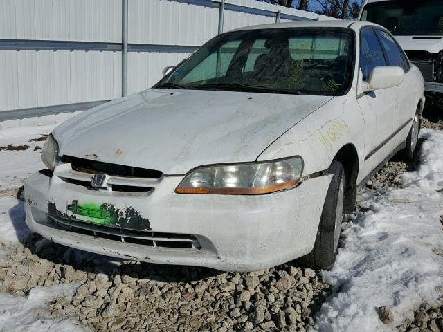 1HGCG564XXA089663 - 1999 HONDA ACCORD LX WHITE photo 2