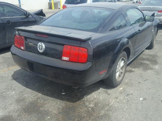 1ZVHT80N295127673 - 2009 FORD MUSTANG BLACK photo 4