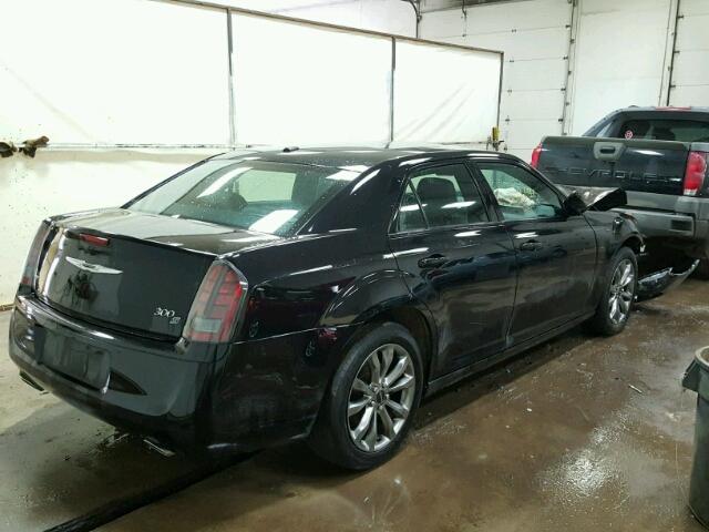 2C3CCAGG5EH384538 - 2014 CHRYSLER 300 S BLACK photo 4